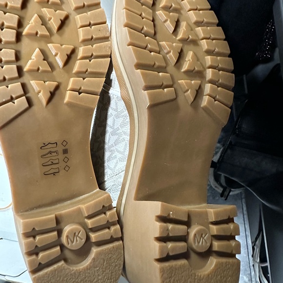 Michael Kors Corey Bootie 8M - Picture 2 of 6